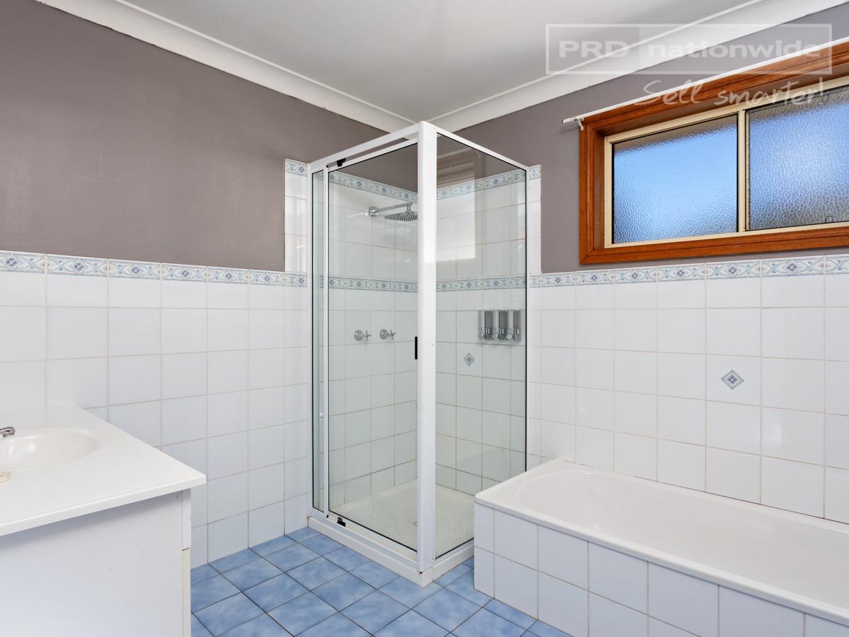 6 Royden Close BATLOW 8
