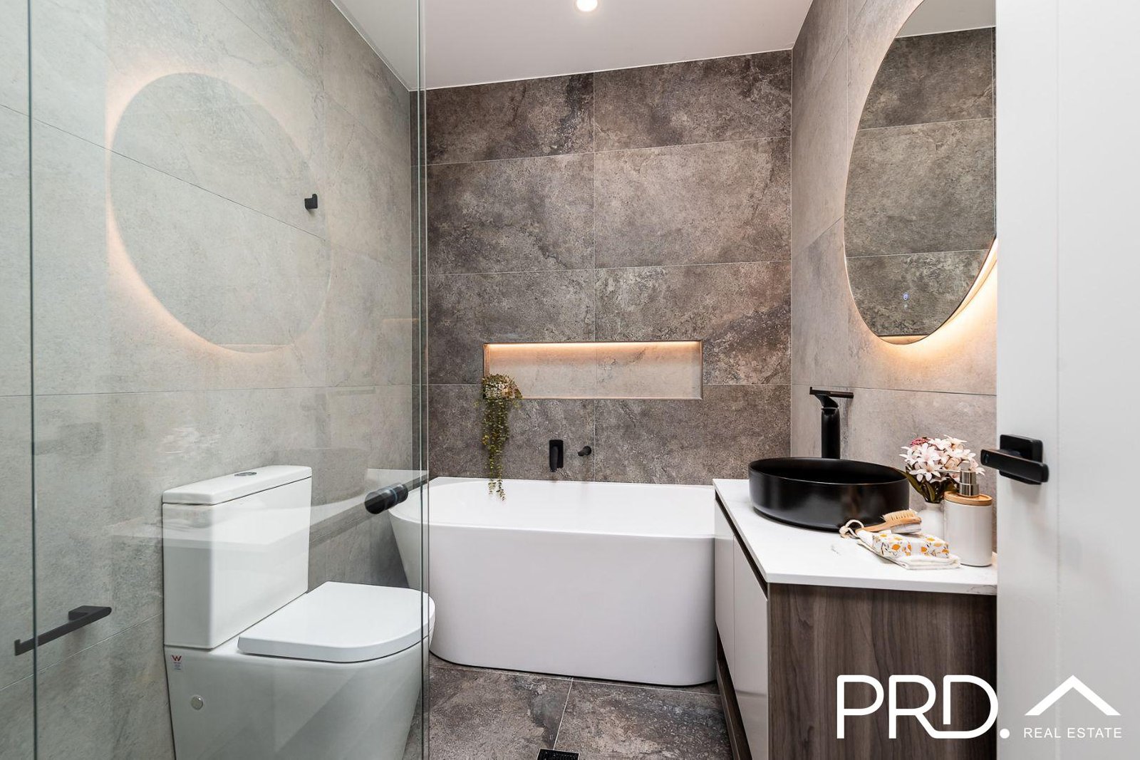 6 Sandra Avenue PANANIA 8