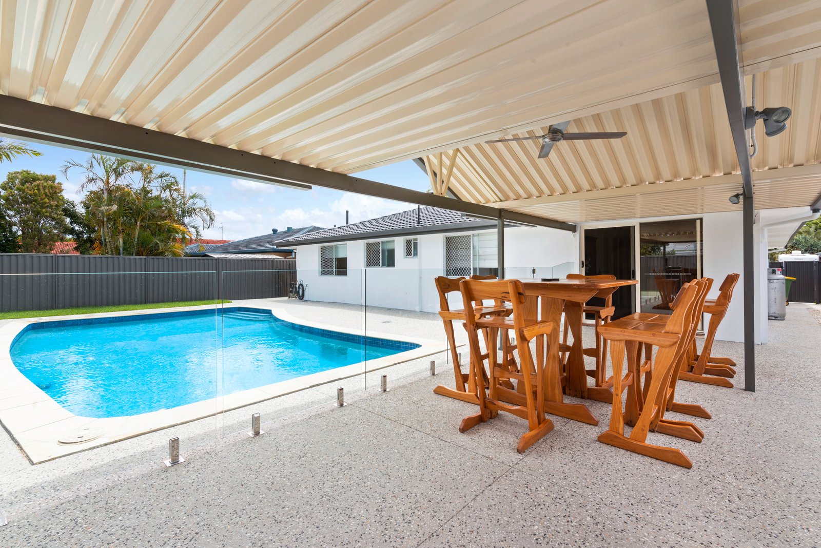 6 Satinwood Place PALM BEACH 2
