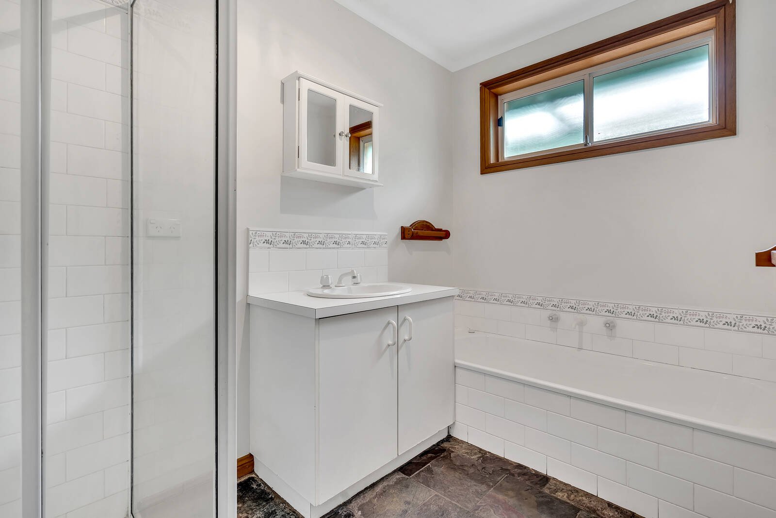 Real Estate and Property in 6 Scenic Court, Gisborne, VIC