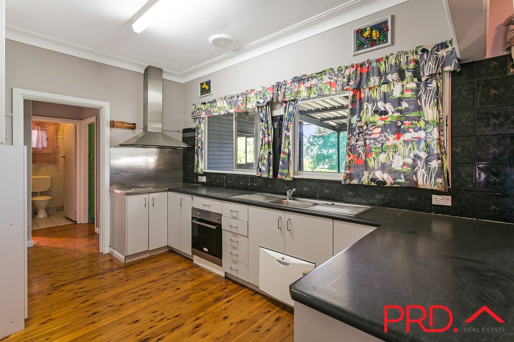 6 Scott Road TAMWORTH 8