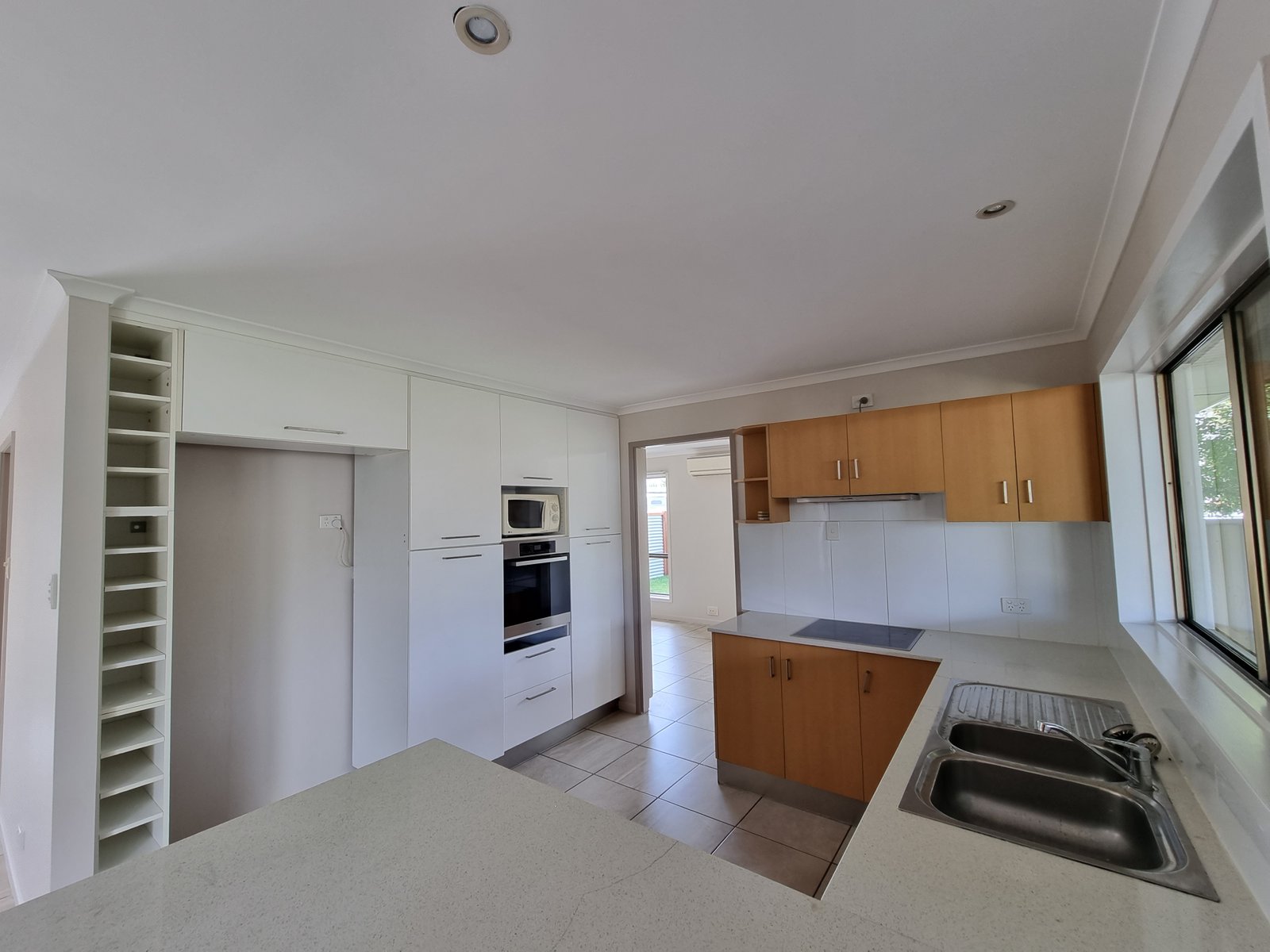 6 SEAL Street BOYNE ISLAND 8