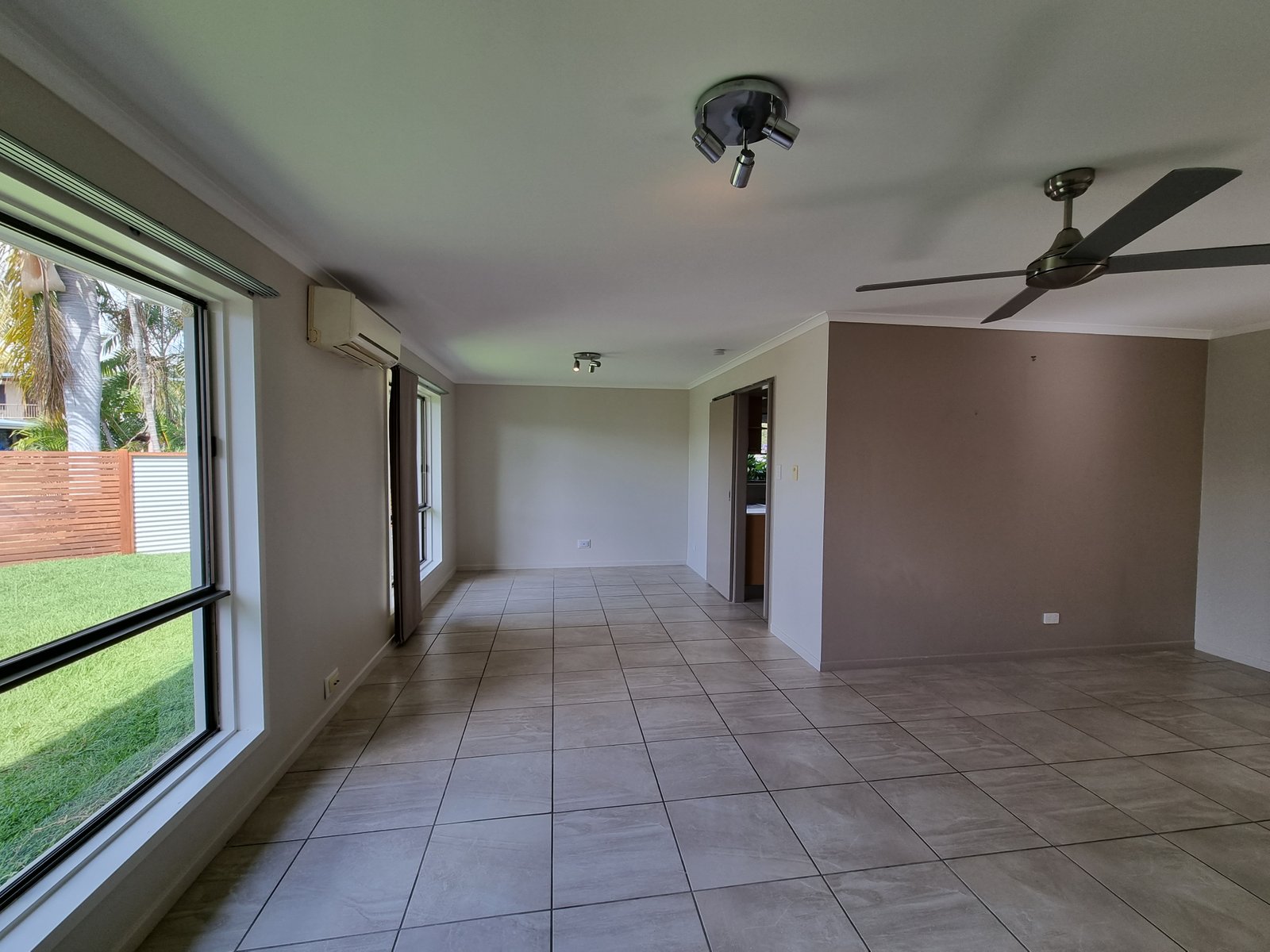 6 SEAL Street BOYNE ISLAND 9