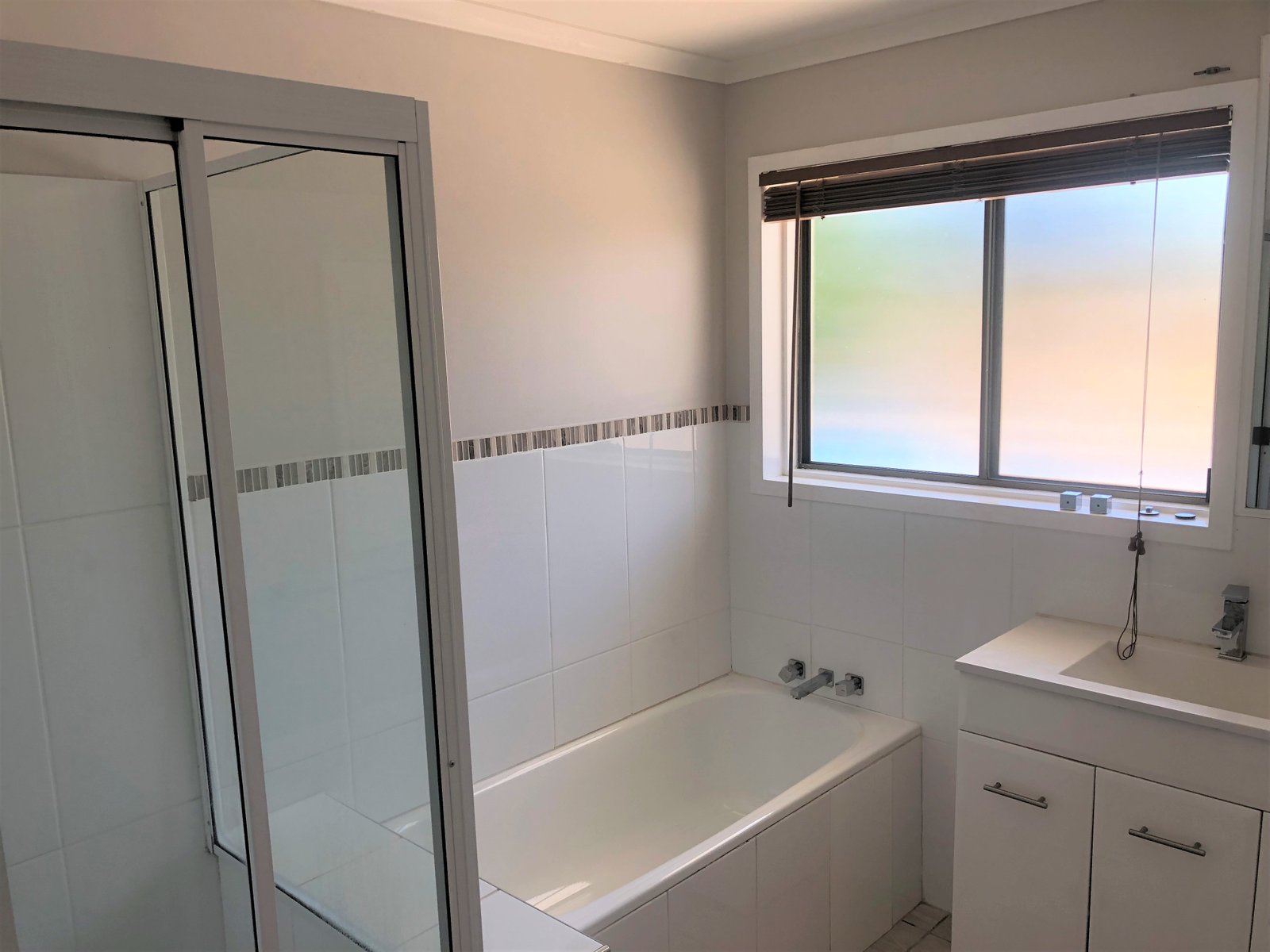 6 SEAL Street BOYNE ISLAND 11