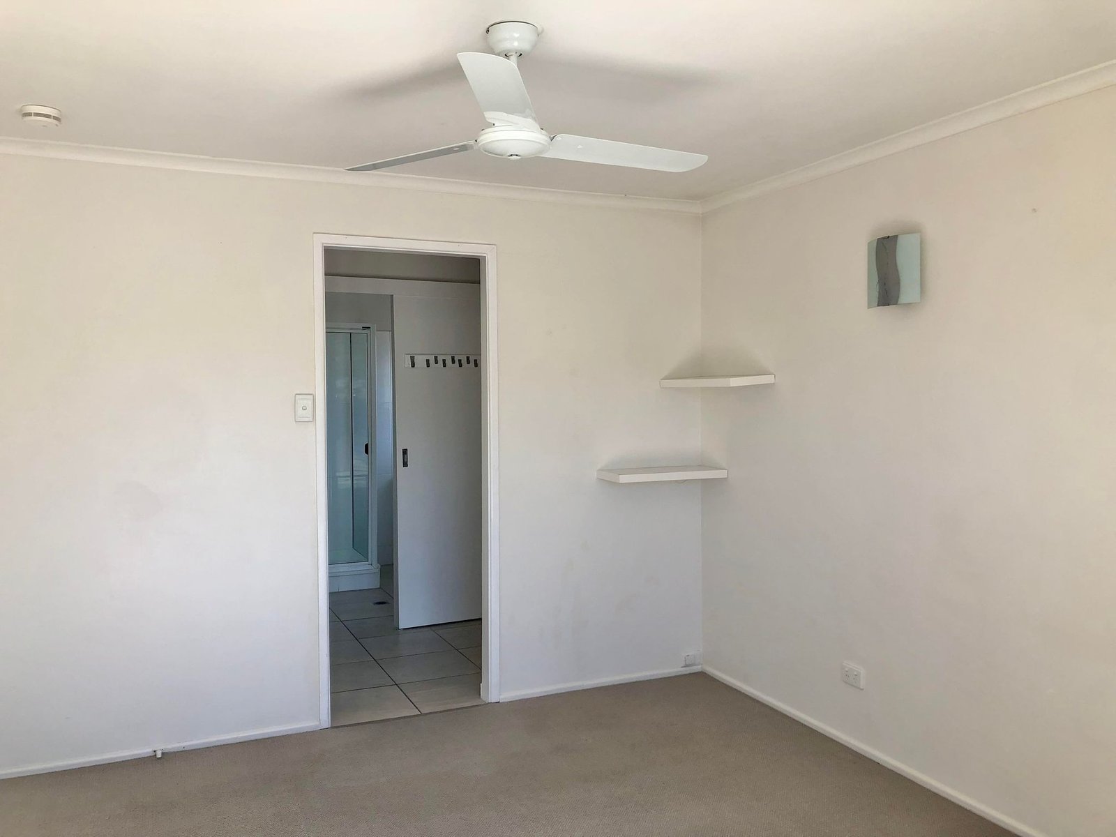 6 SEAL Street BOYNE ISLAND 12