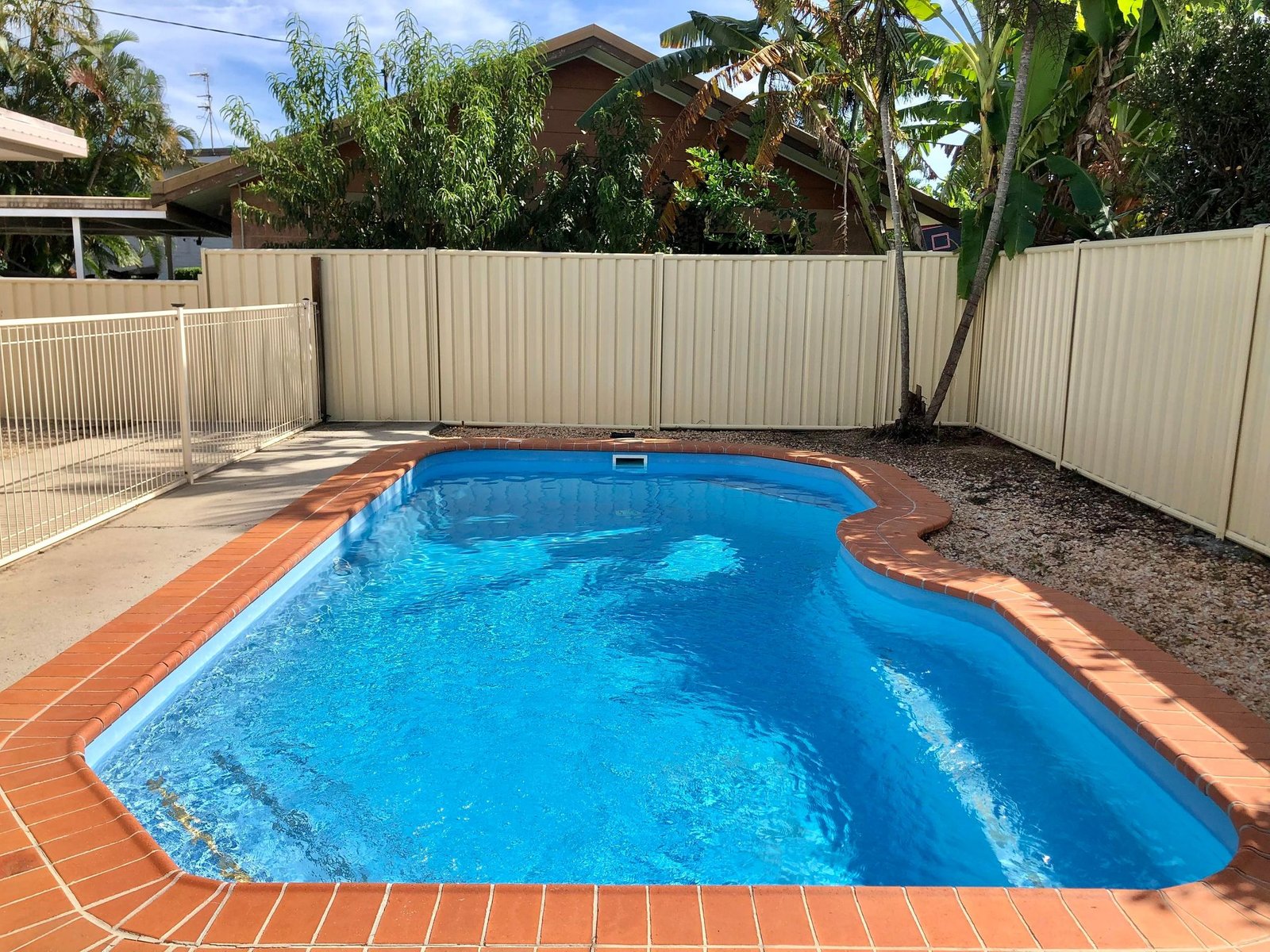 6 SEAL Street BOYNE ISLAND QLD 4680