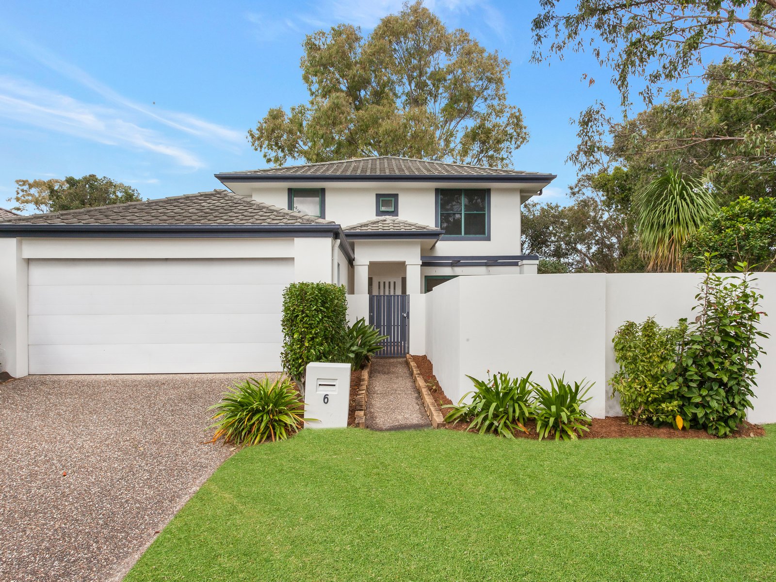 6 Seville Circuit BURLEIGH WATERS 1