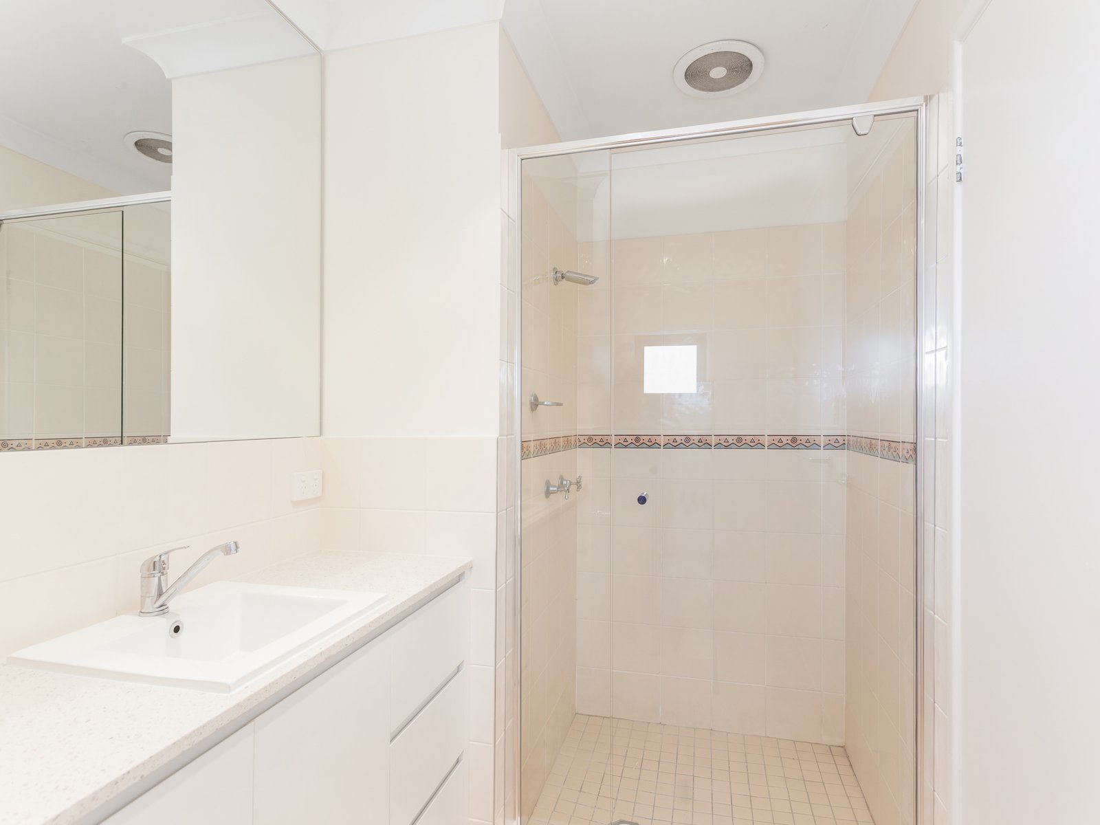 6 Seville Circuit BURLEIGH WATERS 8