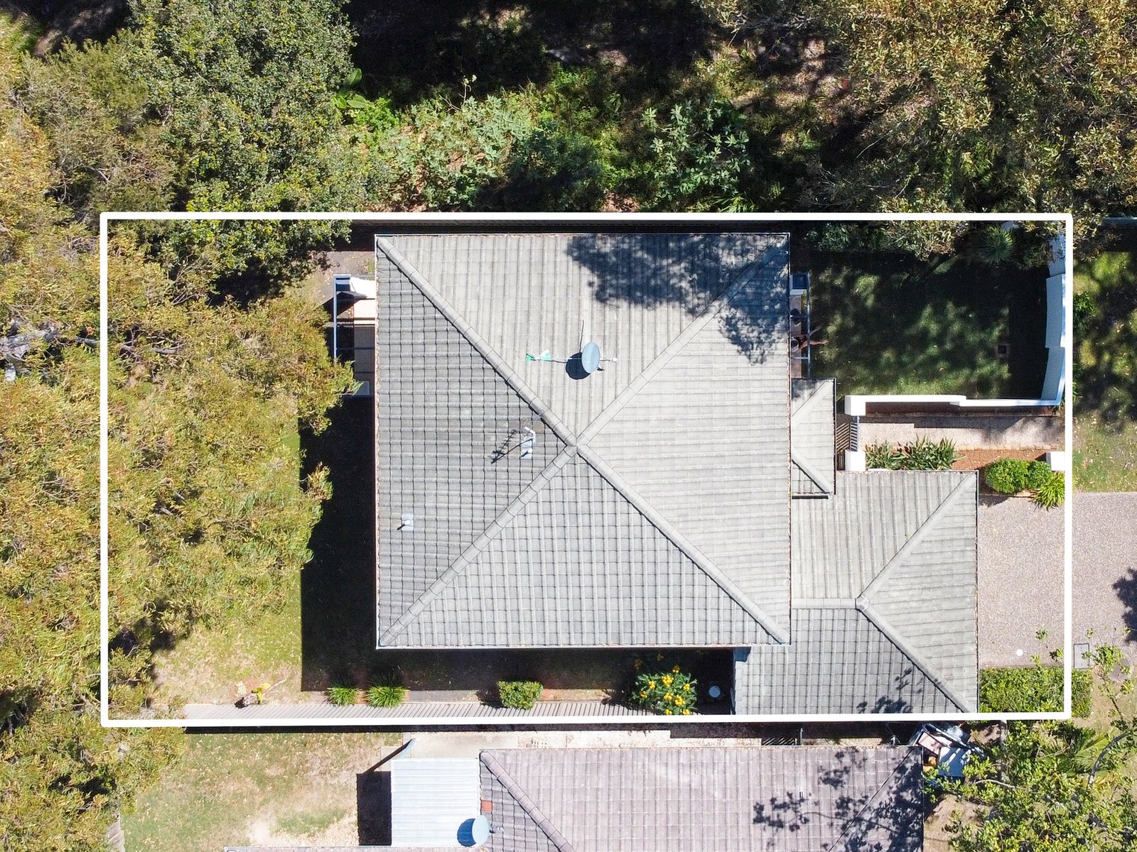 6 Seville Circuit BURLEIGH WATERS 12