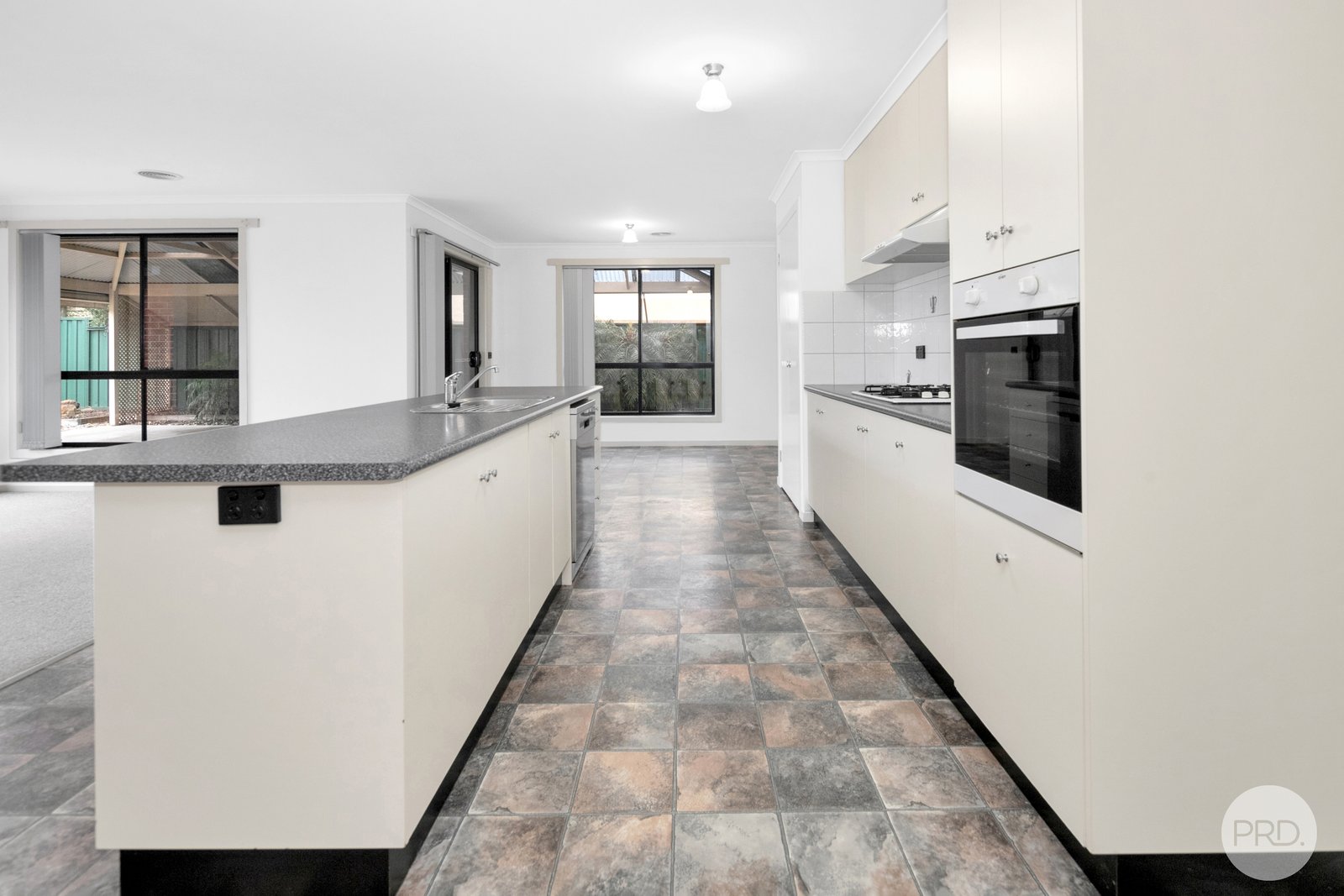 6 Shaftesbury Avenue DELACOMBE 7