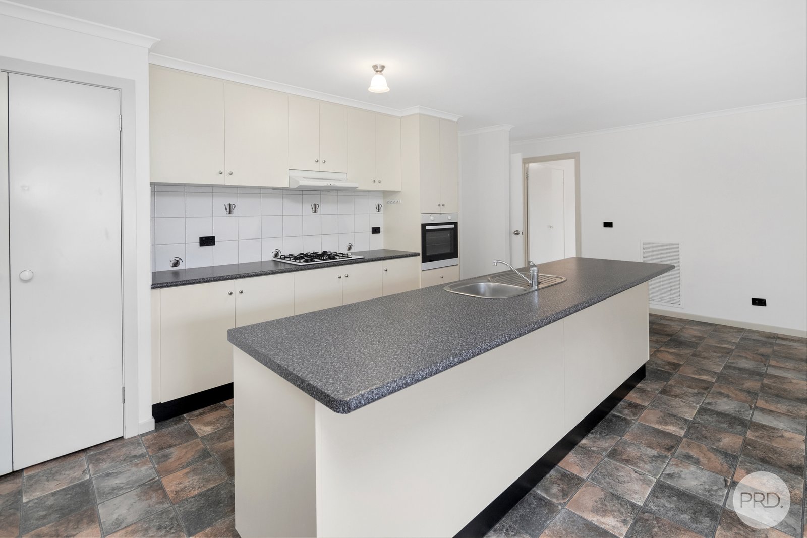 6 Shaftesbury Avenue DELACOMBE 8