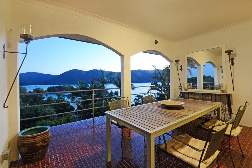 6 Shutehaven Close SHUTE HARBOUR 2