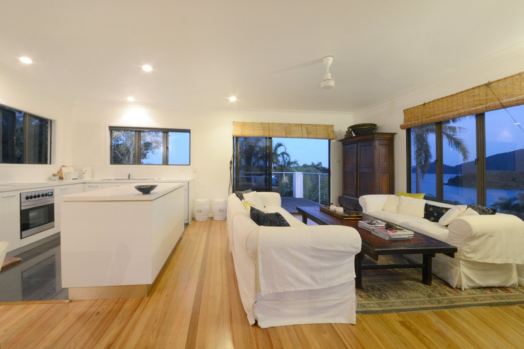 6 Shutehaven Close SHUTE HARBOUR 19