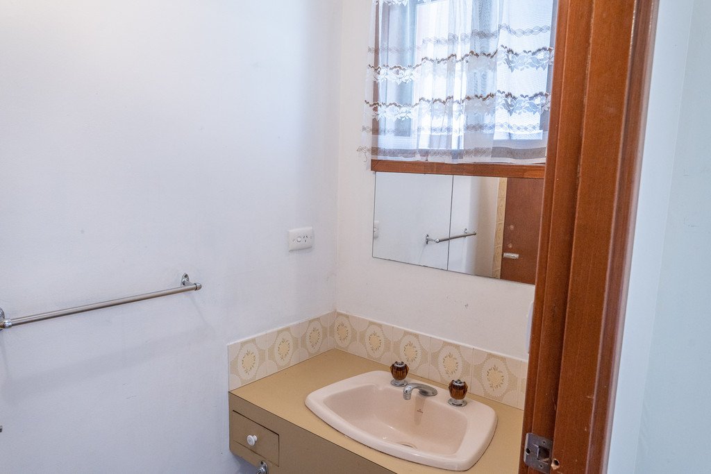 6 Simpson Ave  FOREST HILL 6