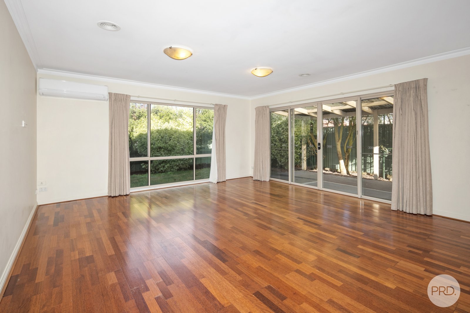 6 St Michaels Place LAKE GARDENS 3