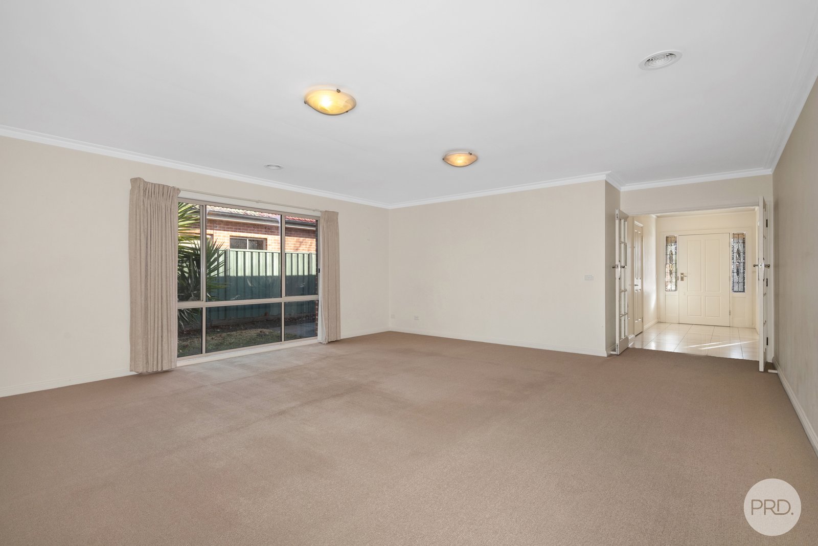 6 St Michaels Place LAKE GARDENS 4