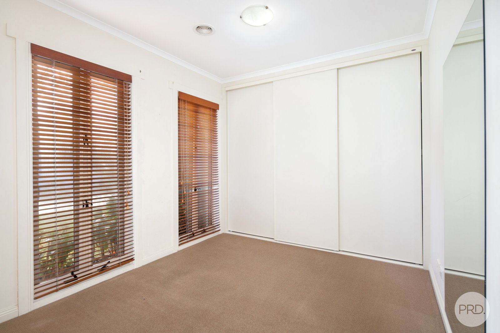 6 St Michaels Place LAKE GARDENS 5