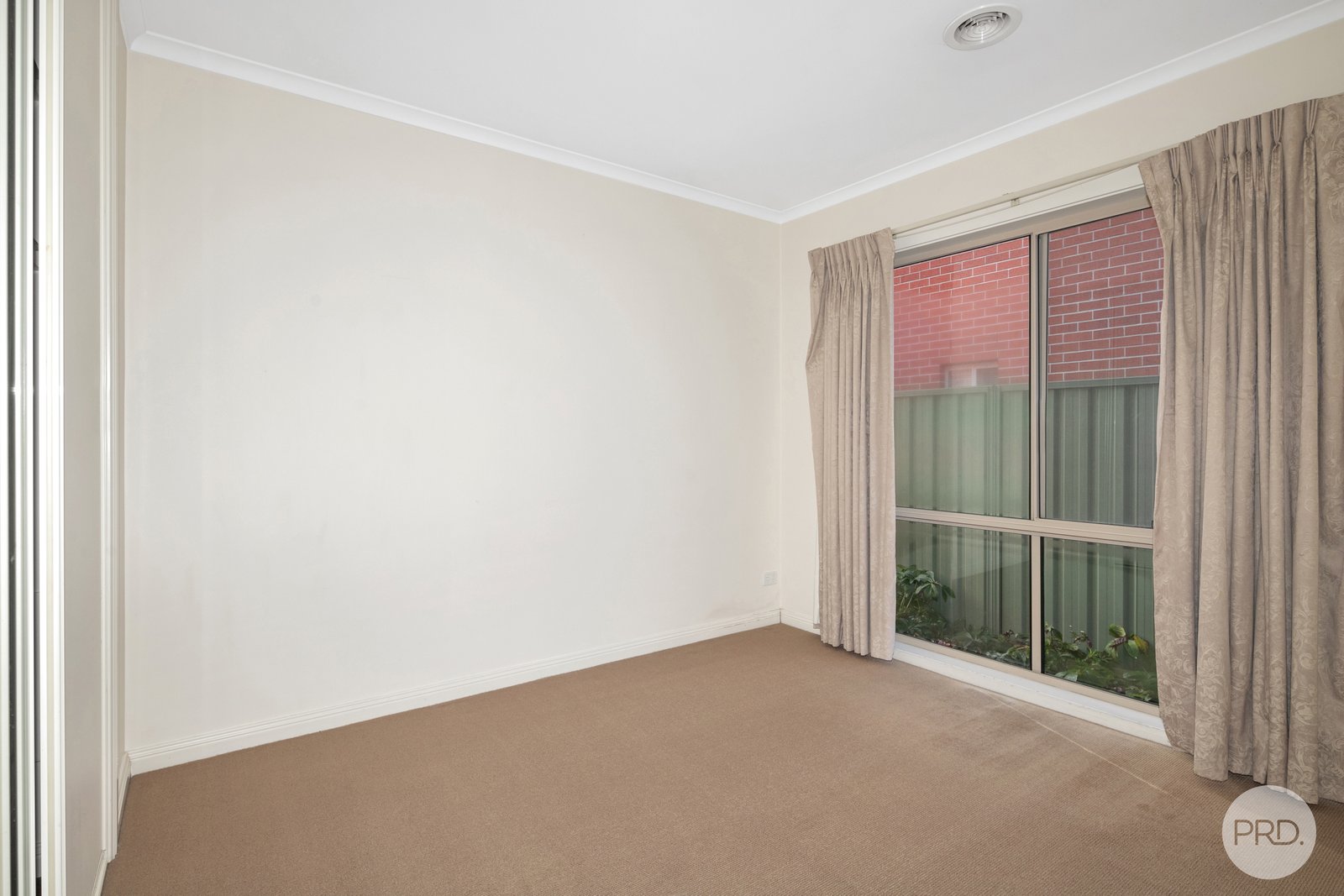 6 St Michaels Place LAKE GARDENS 7