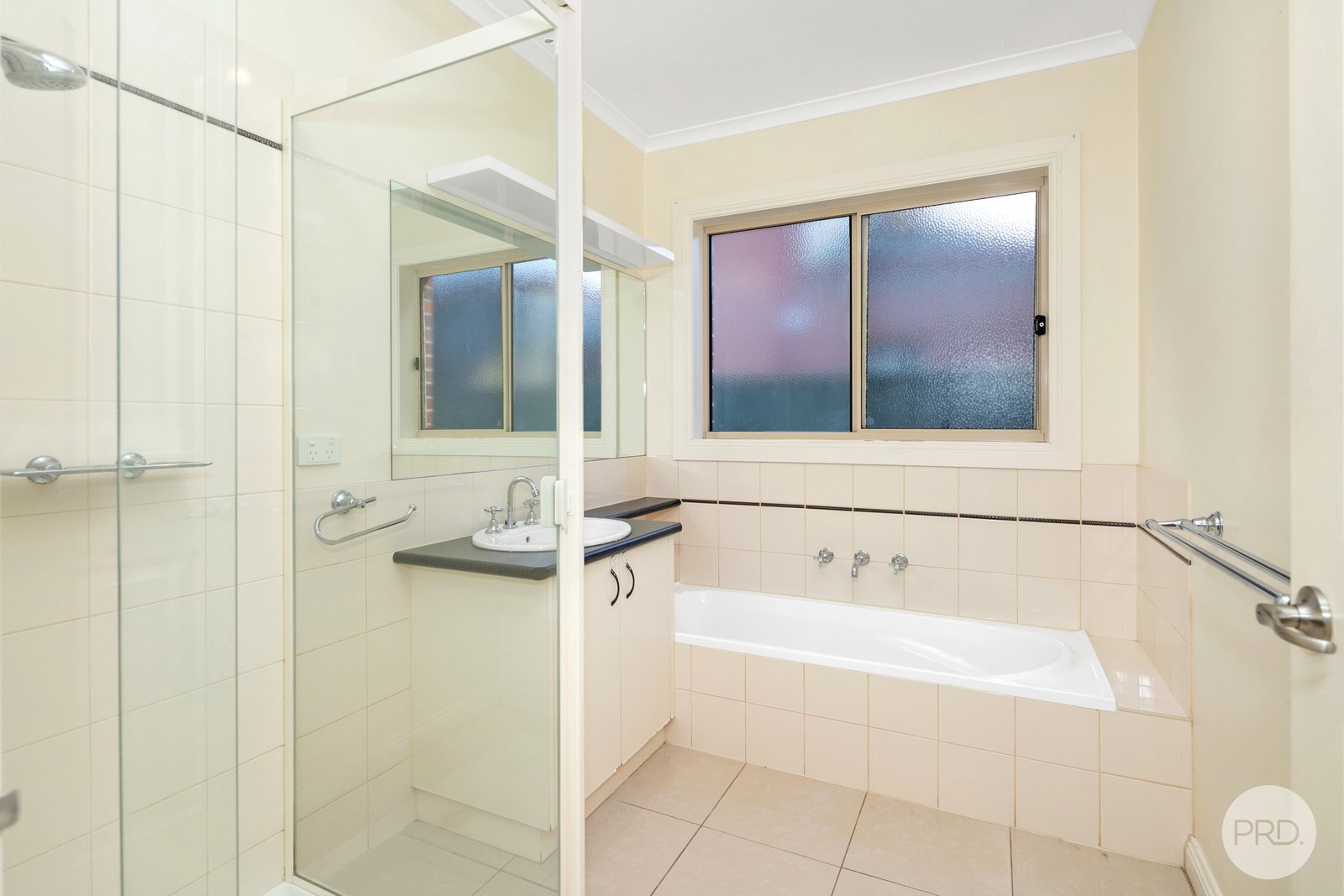 6 St Michaels Place LAKE GARDENS 8