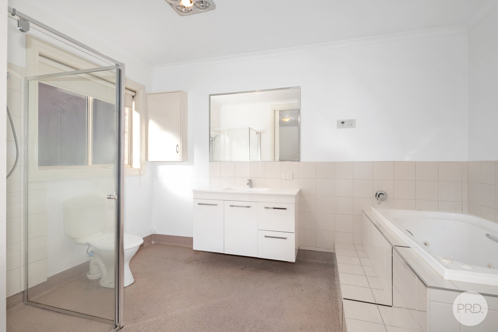 6 St Michaels Place LAKE GARDENS 10