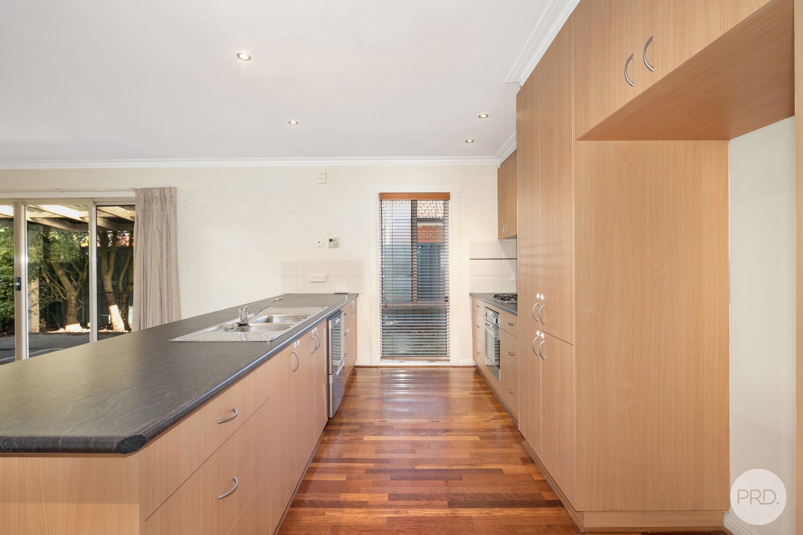 6 St Michaels Place LAKE GARDENS 11