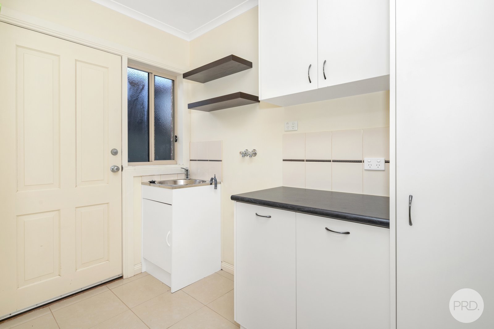 6 St Michaels Place LAKE GARDENS 13