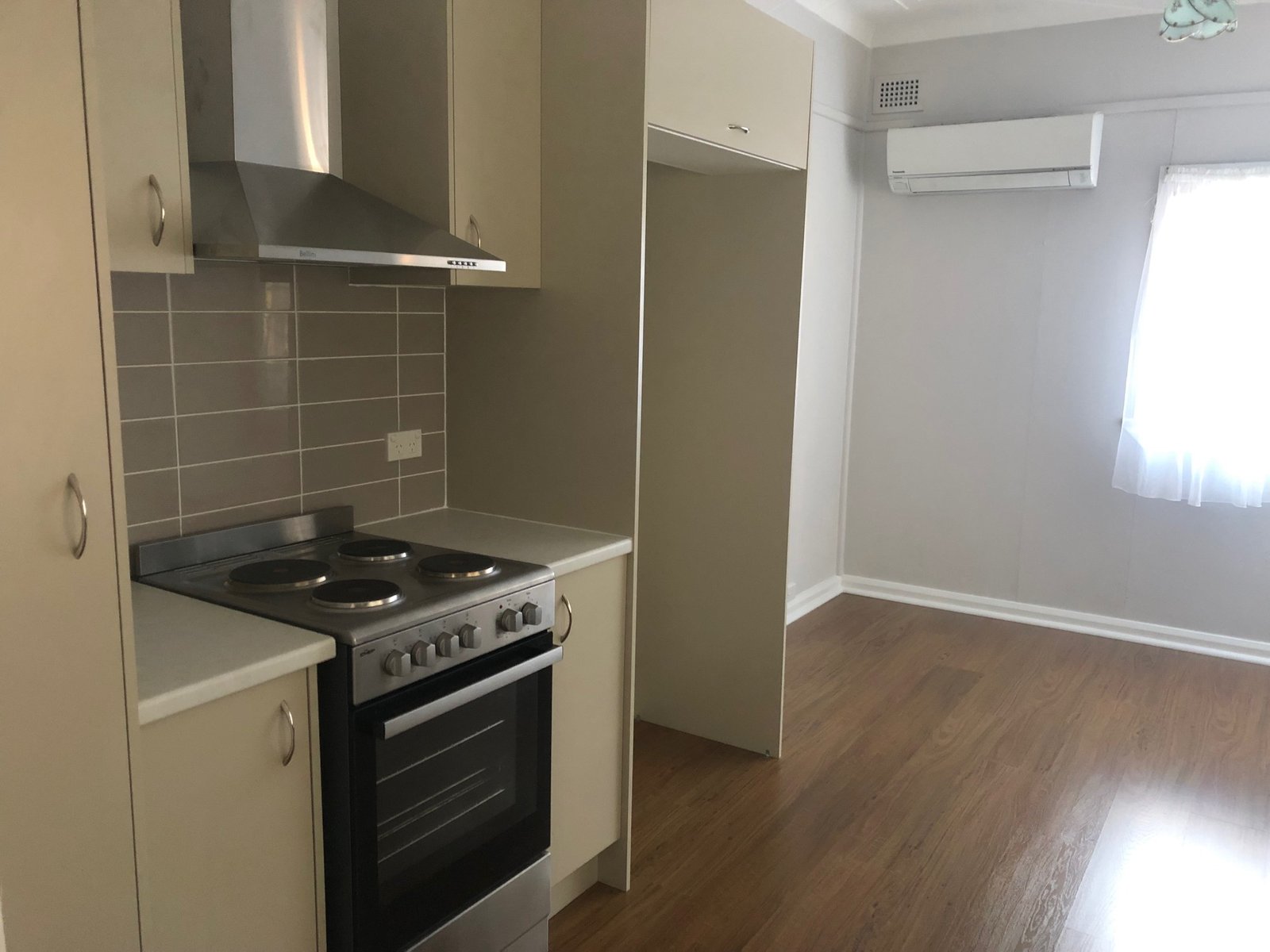 6 Stafford Street KINGSWOOD 4