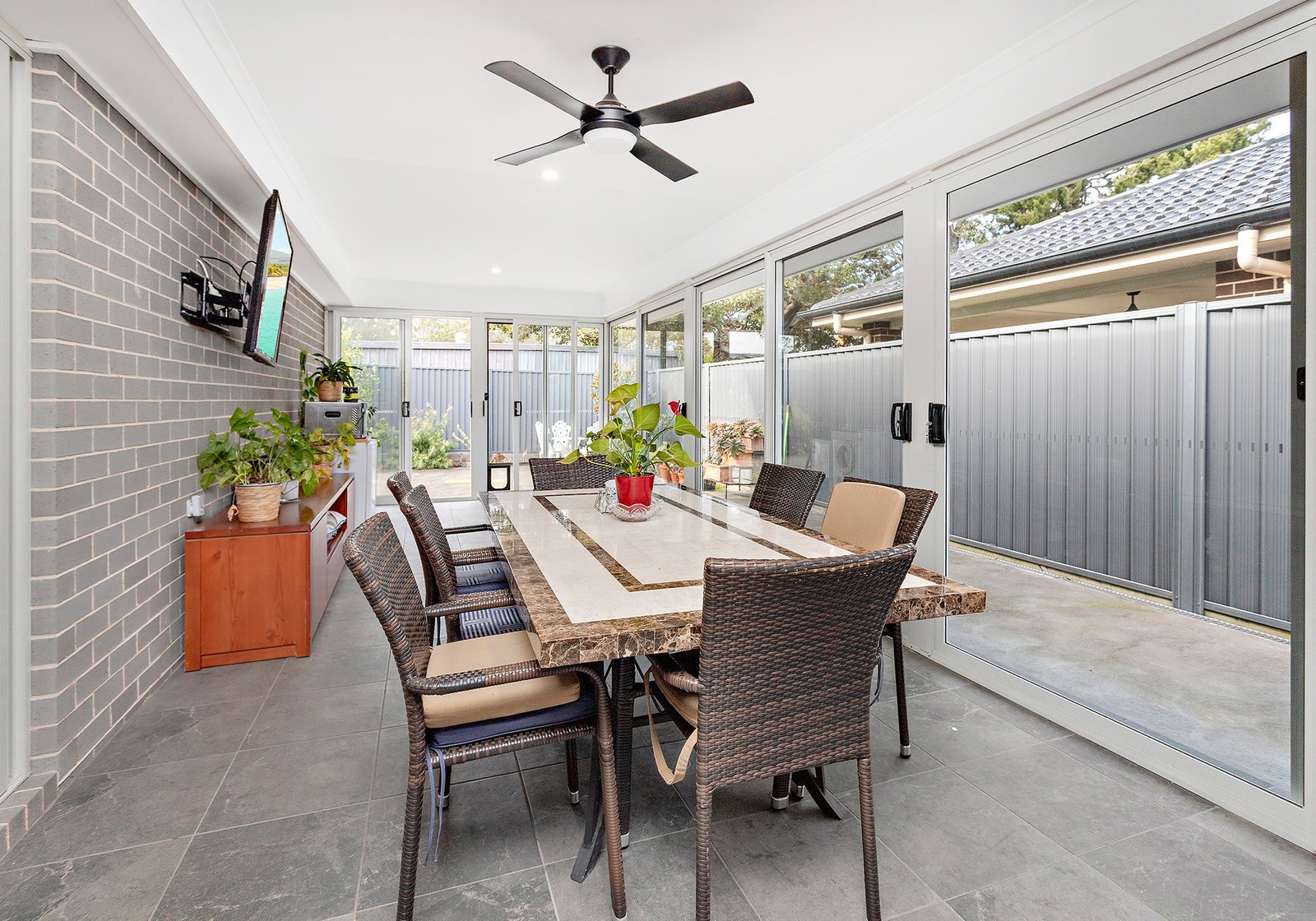 6 Stane Dyke Road STREAM HILL 11