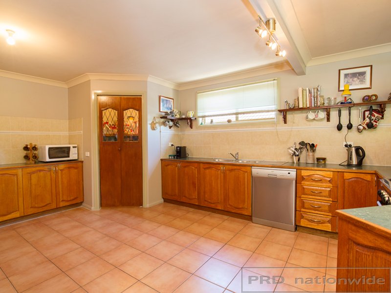 6 Stanley Close BOLWARRA HEIGHTS 4