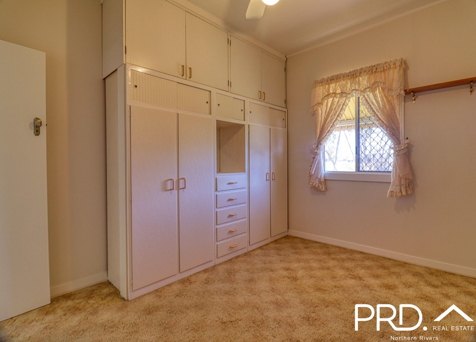 6 Stapleton Avenue CASINO 12