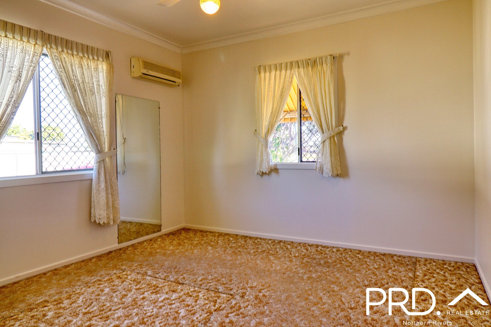 6 Stapleton Avenue CASINO 13