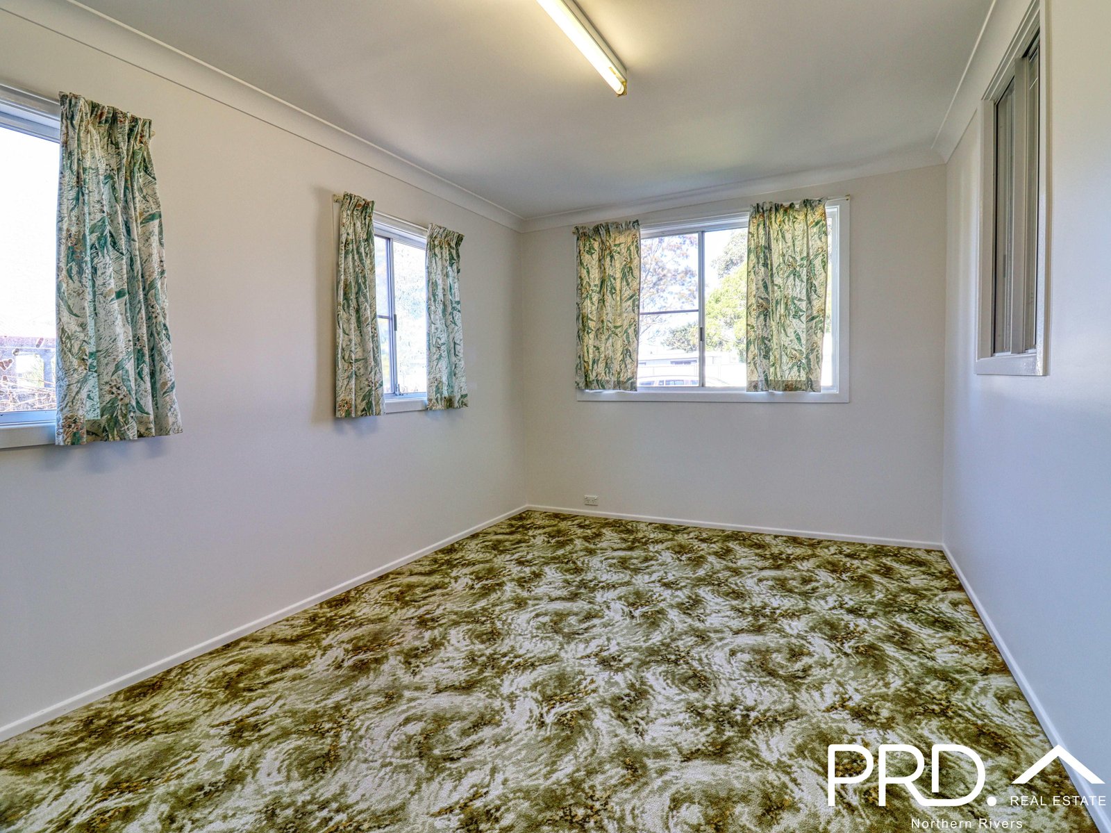 6 Stapleton Avenue CASINO 18