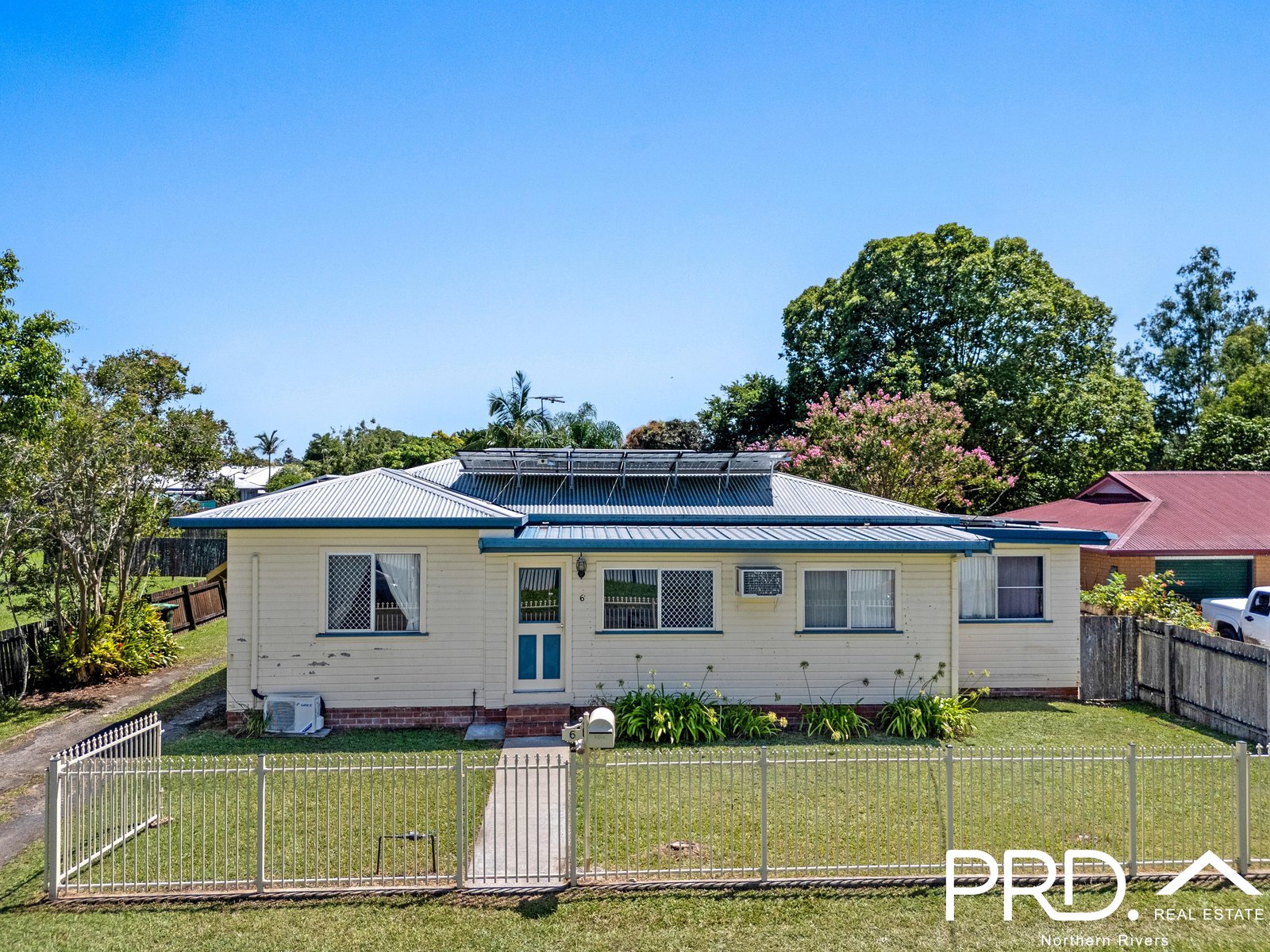 6 Stapleton Avenue CASINO 24