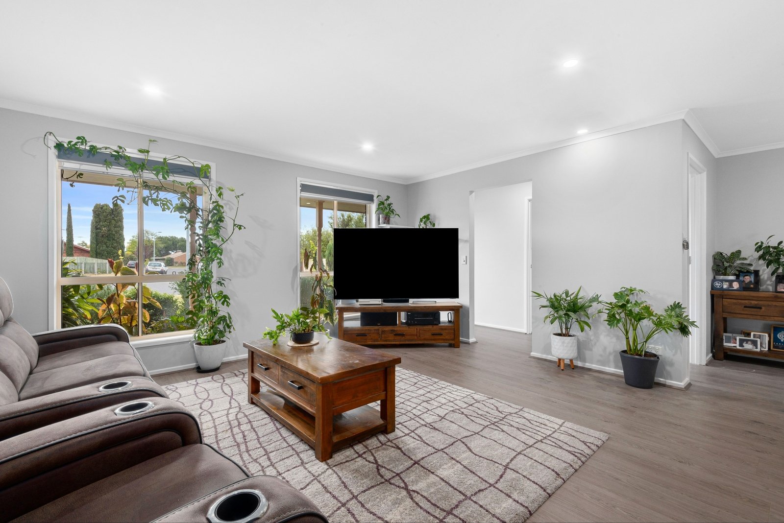 Gallery: 6 Sten Court