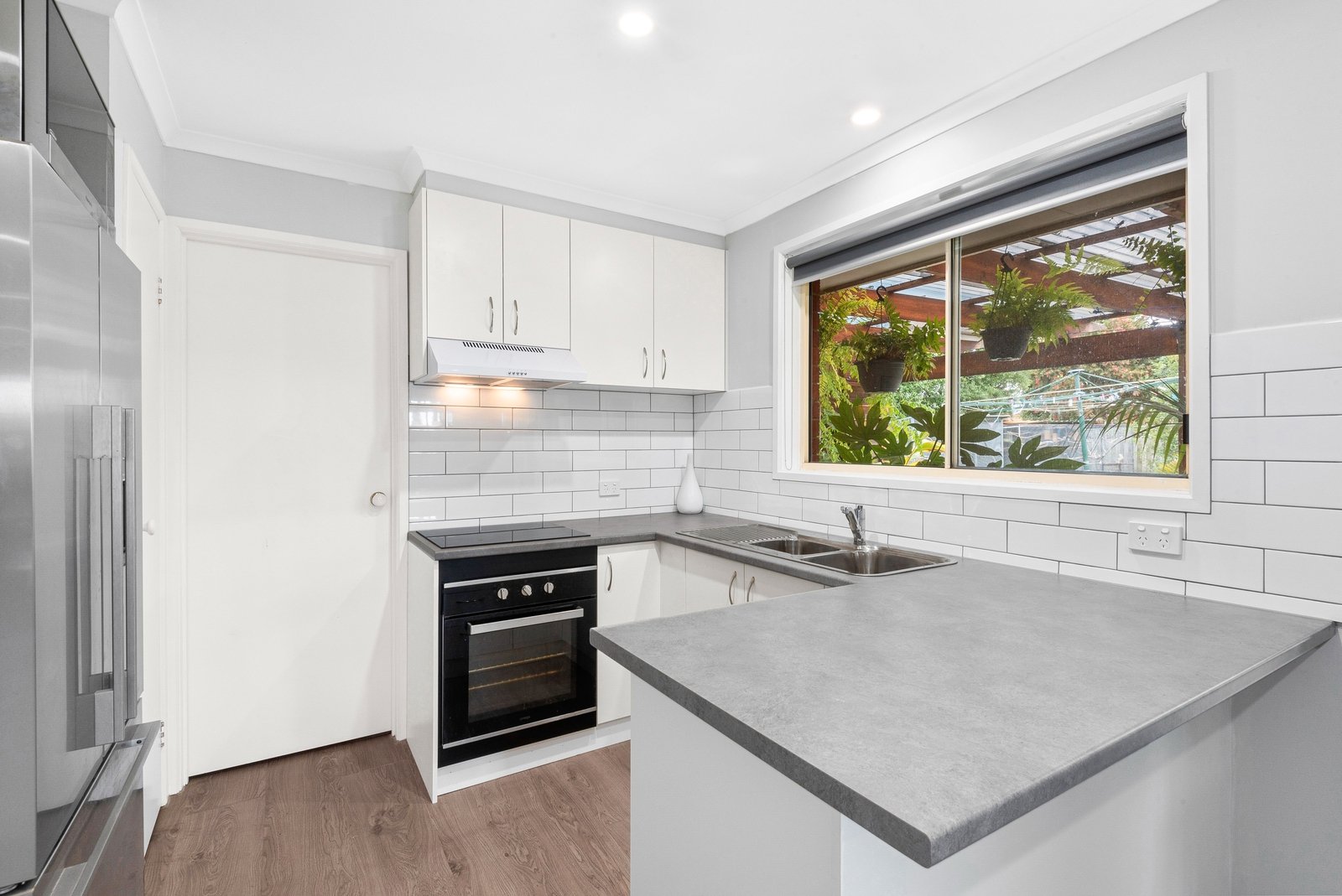 Gallery: 6 Sten Court