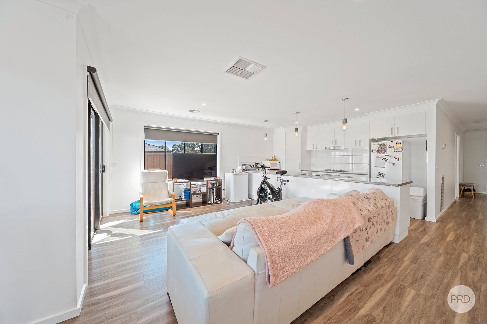 6 Stoneham Street GOLDEN SQUARE 4