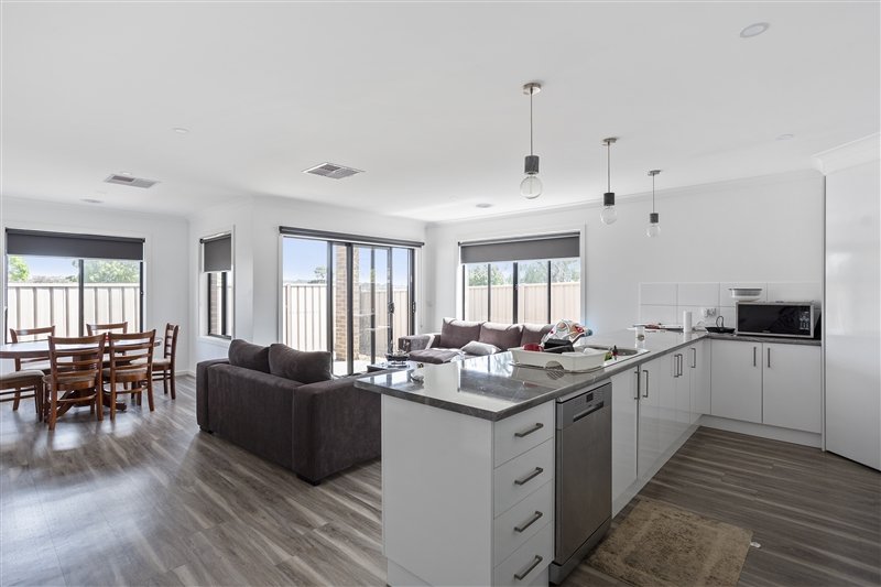 6 Stoneham Street GOLDEN SQUARE 3