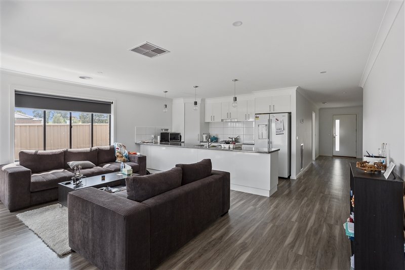 6 Stoneham Street GOLDEN SQUARE 4