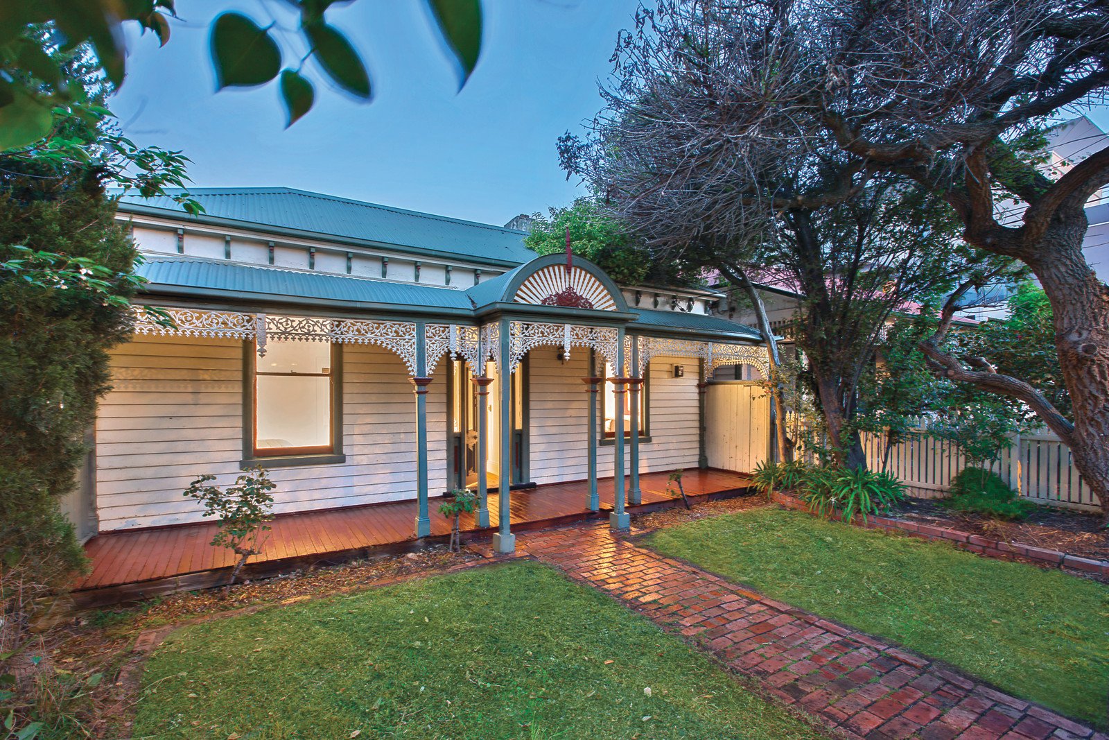 6 Sutherland Road, Armadale, VIC