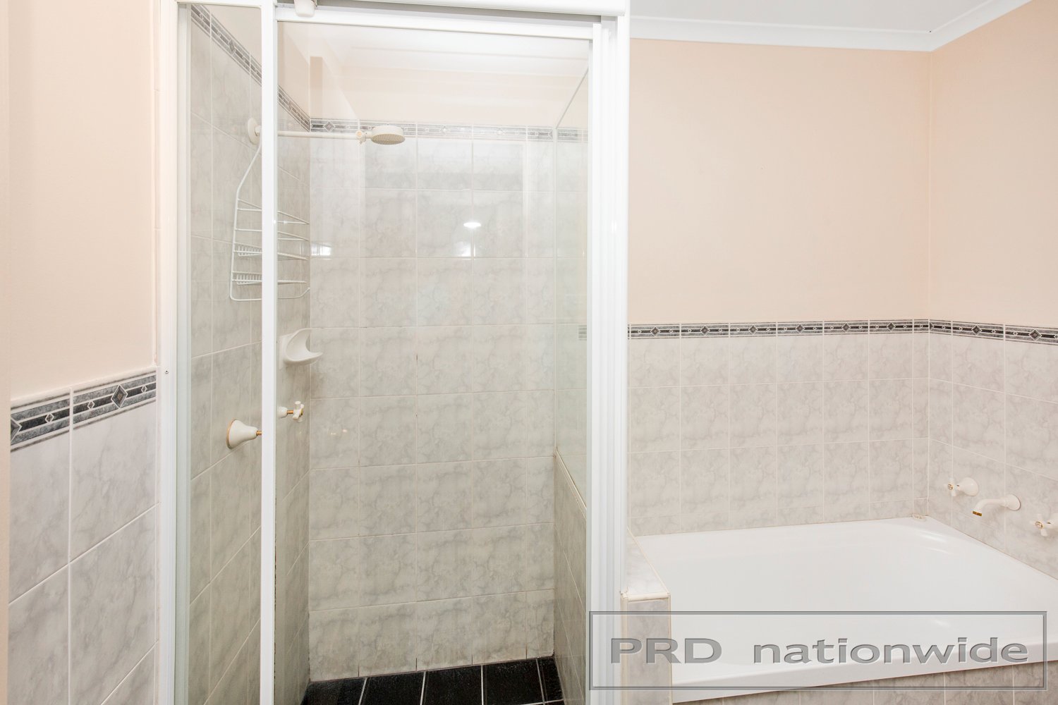 6 Sutton Grove BRANXTON 8