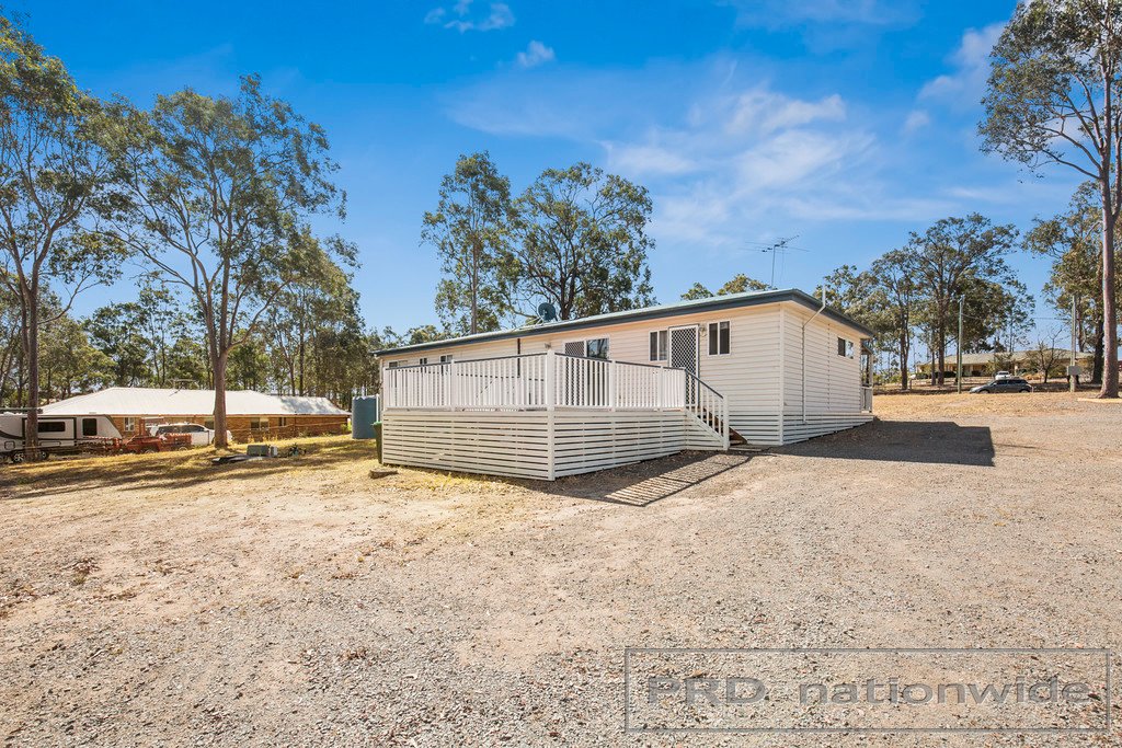 6 Sutton Grove BRANXTON 14