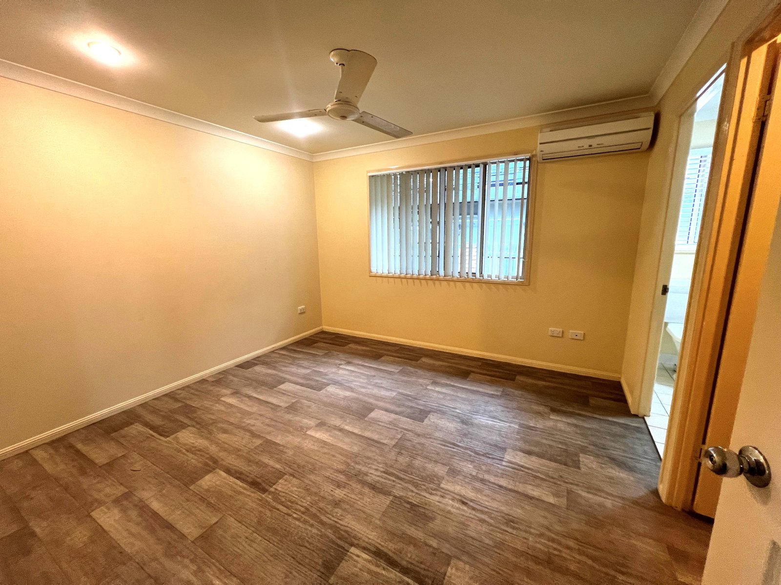 6 Swains Court BOYNE ISLAND 8