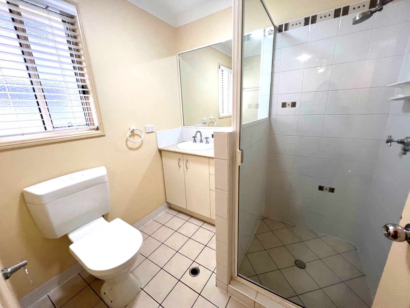 6 Swains Court BOYNE ISLAND 9