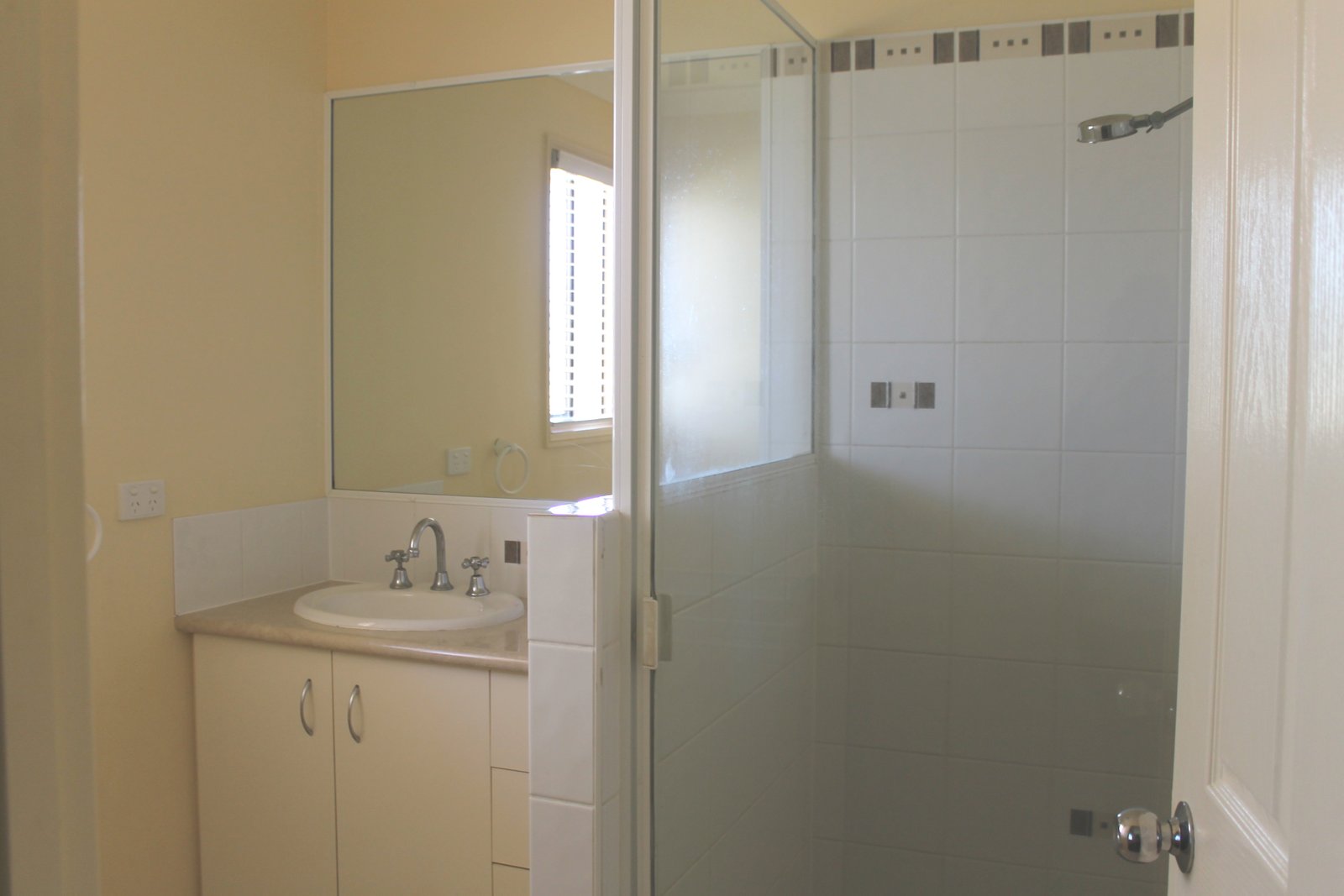 6 Swains Court BOYNE ISLAND 8