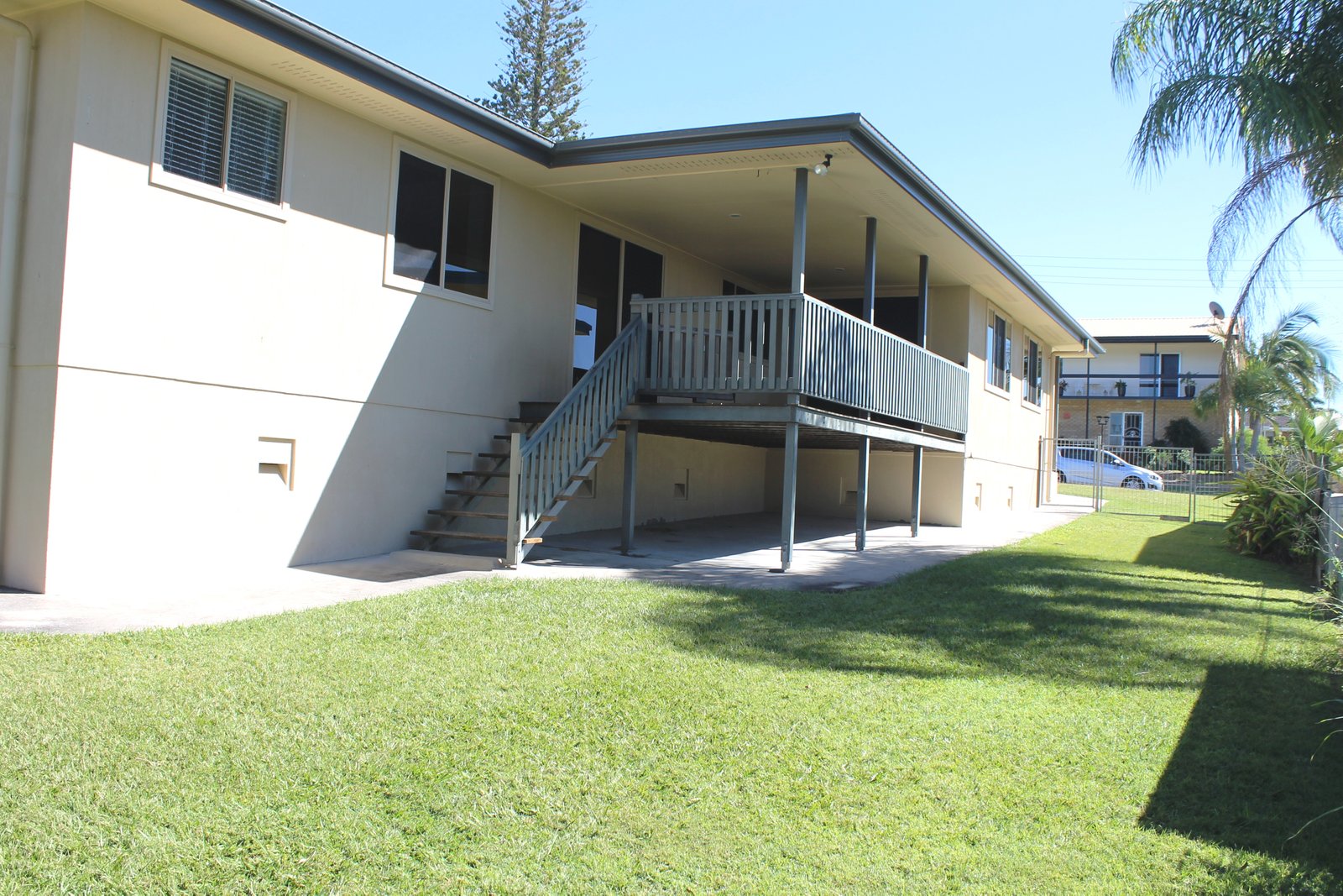 6 Swains Court BOYNE ISLAND 15