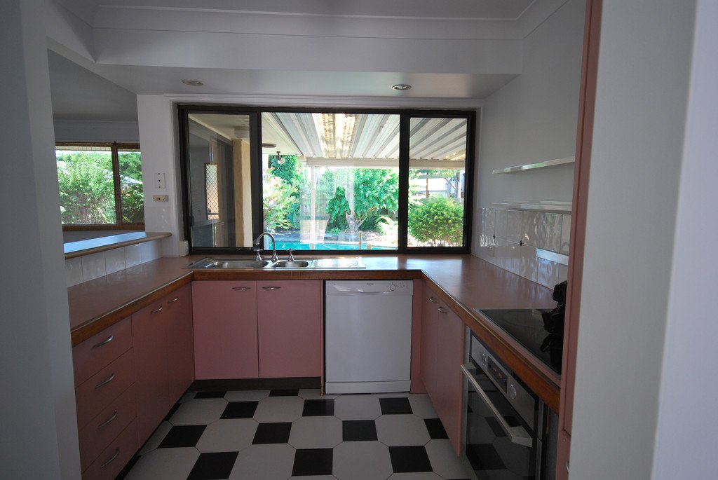 6 Swan Place BURLEIGH WATERS 6