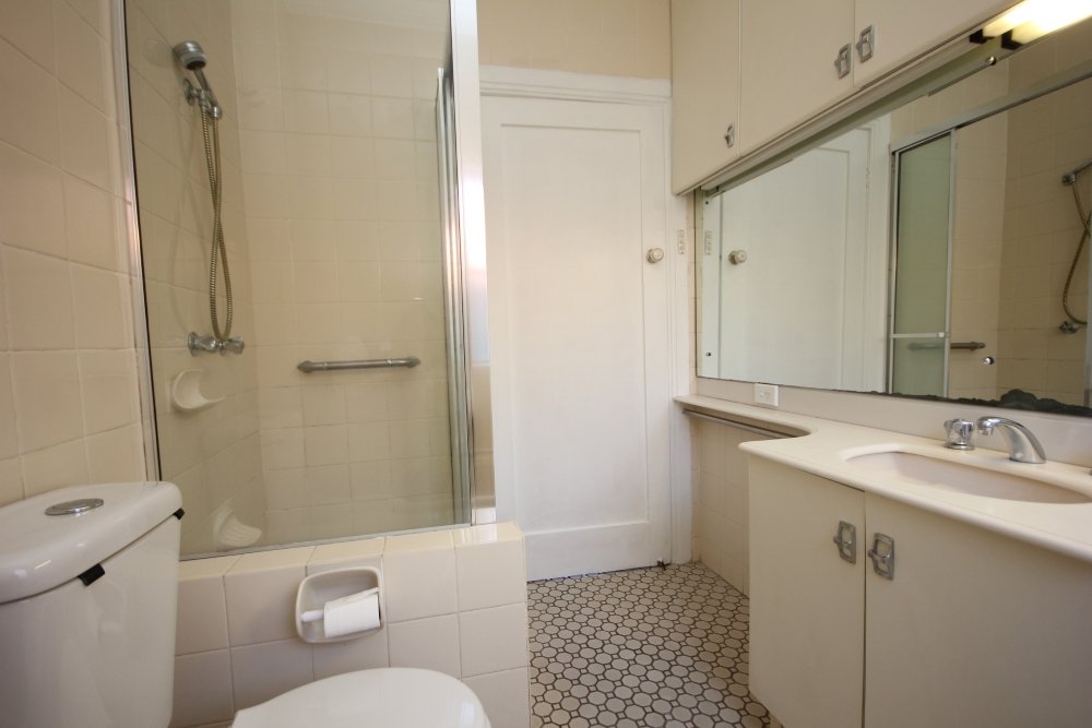 6 Tallawalla Street BEVERLY HILLS 4