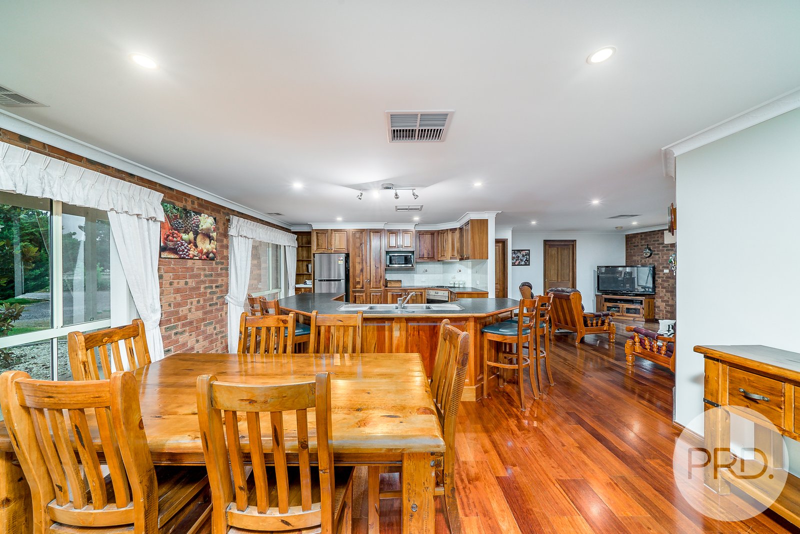 6 Tallowood Crescent LAKE ALBERT 4