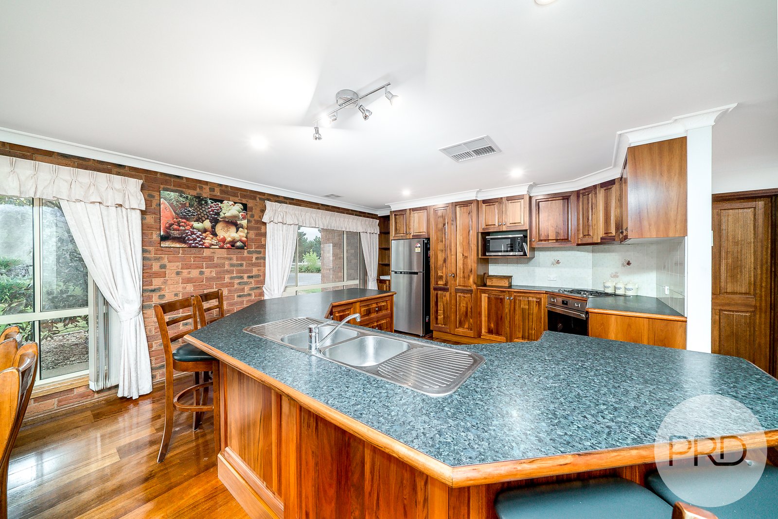 6 Tallowood Crescent LAKE ALBERT 5