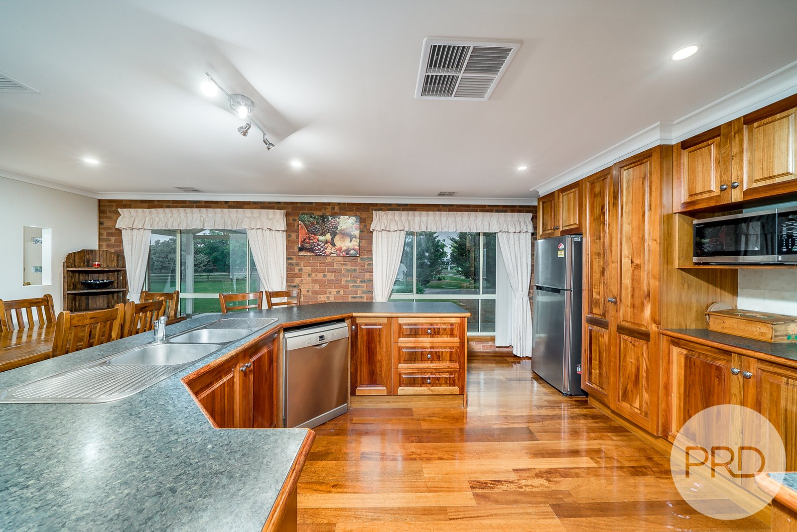 6 Tallowood Crescent LAKE ALBERT 6